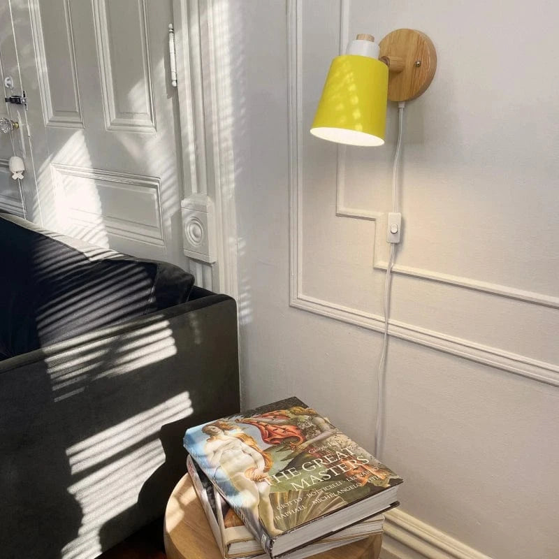 LumaLight™ verstelbare wandlamp met houten voet en snoer – productafbeelding 3
