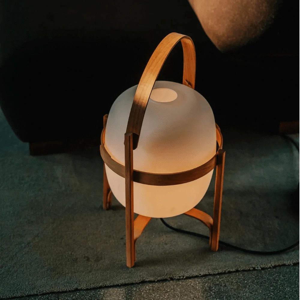 LumaGlow™ ovale glazen tafellamp met houten frame – productafbeelding 2