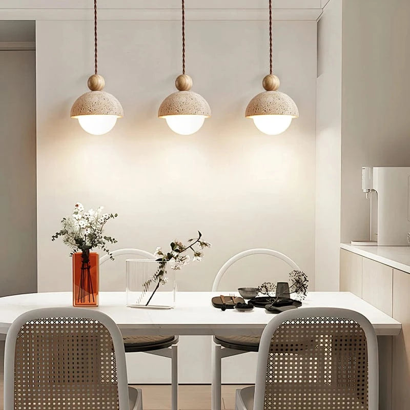 LunaGlow™ travertin glazen hanglamp met houten accent – productafbeelding 7