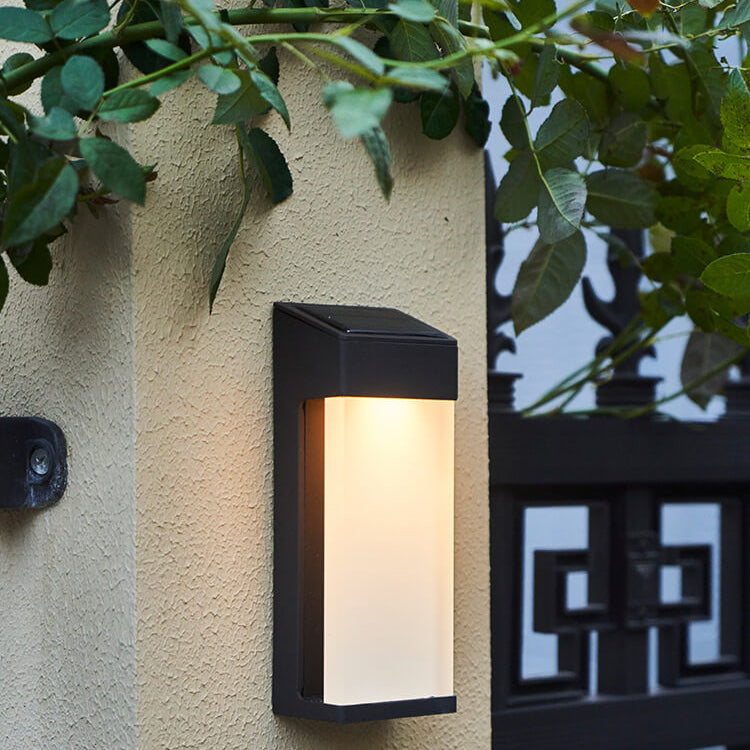 LumaGlow™ solar tuinwandlamp met matglas – productafbeelding 3