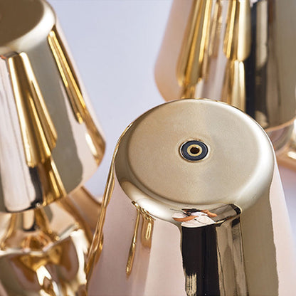 LuxeGlow™ gouden vloerlamp met artistiek mensfiguur – productafbeelding 4