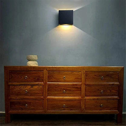 LumaCube™ kubus LED-wandlamp met licht omhoog en omlaag – productafbeelding 4