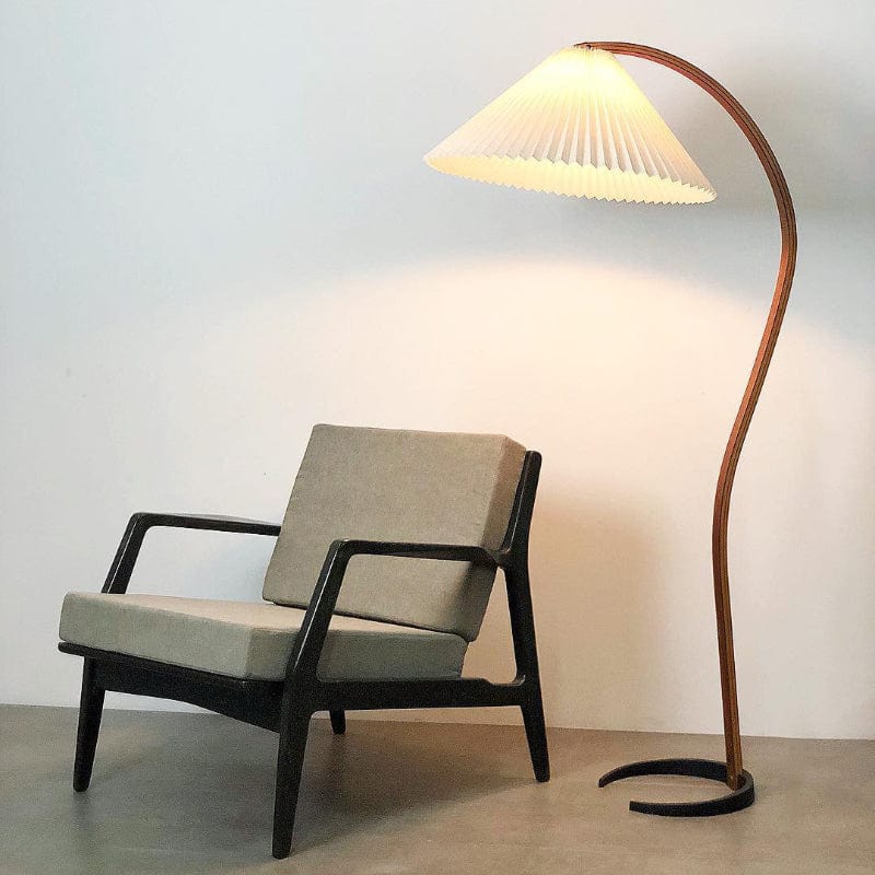 LumaArch™ Scandinavische booglamp van hout met linnen kap – productafbeelding 3