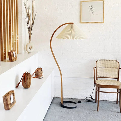 LumaArch™ Scandinavische booglamp van hout met linnen kap – productafbeelding 4