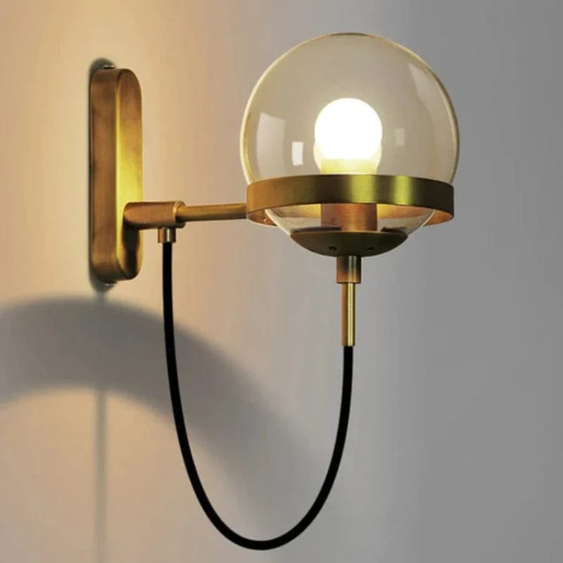 LumaSphere™ industriële wandlamp met glazen bol – productafbeelding 1