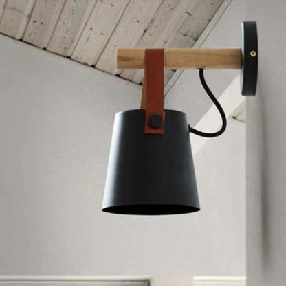 LumaGlow™ Scandinavische wandlamp met hout en leren band – productafbeelding 2