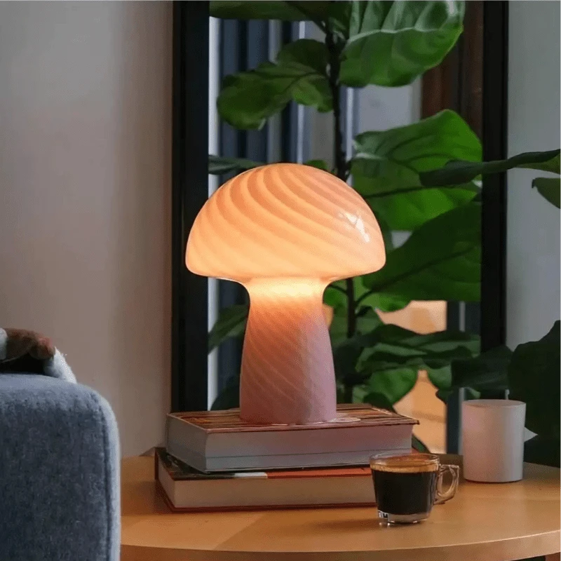 LumaGlow™ gestreepte paddenstoellamp van glas – productafbeelding 3