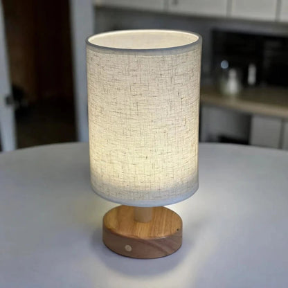 LumaGlow™ Scandinavische draadloze tafellamp van hout en linnen – productafbeelding 4