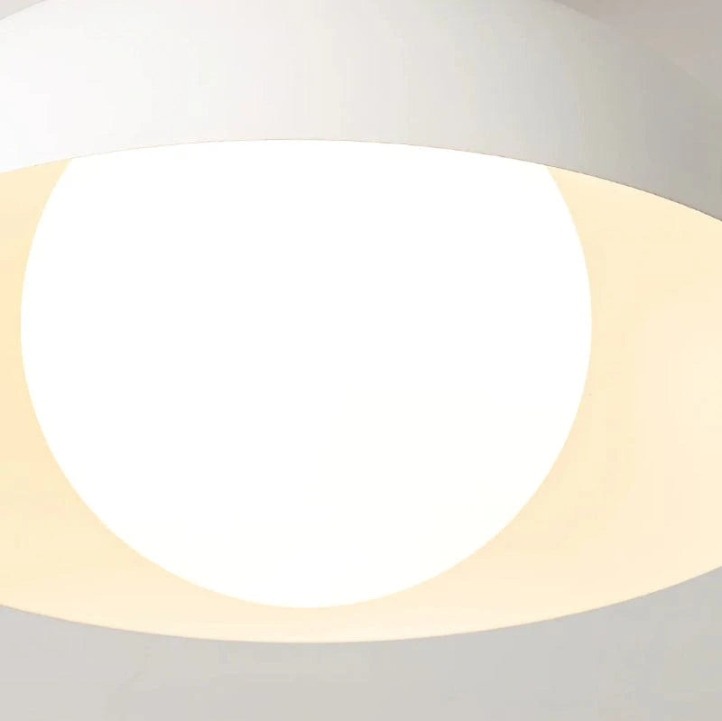 LumaGlow™ plafondlamp van opaalglas met houten details – productafbeelding 3