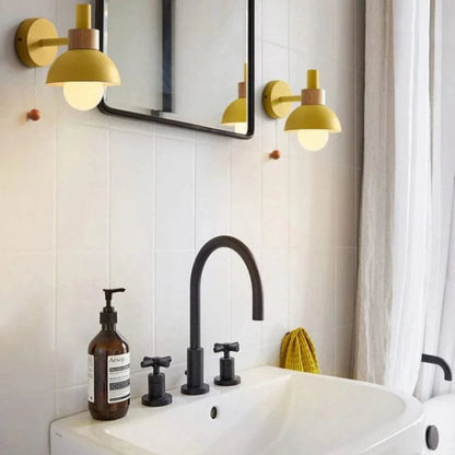 LumiChic™ Scandinavische wandlamp met houten accent – productafbeelding 2