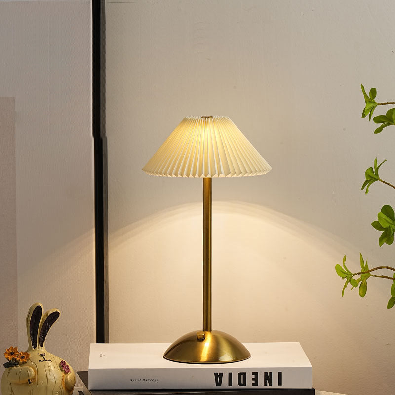 LumaGlow™ Scandinavische tafellamp met USB-laadpoort – productafbeelding 2