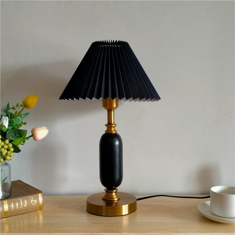 LumiNest™ retro tafellamp met geplooide lampenkap – productafbeelding 2